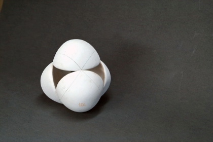 Surface of 4. order with 4 planes touching along circles