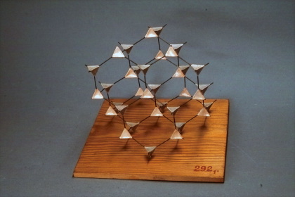Gitter des Diamanten und der zugehörigen Kugelpackung