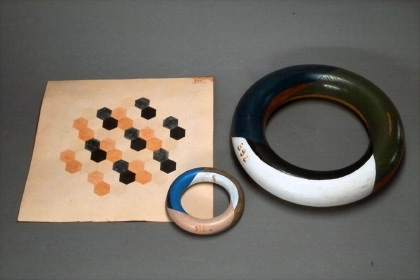 Wooden ring with 7 neighbouring areas