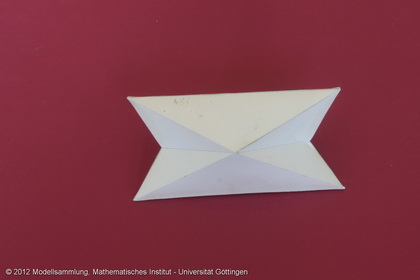 Closed polyhedrons without self-penetration