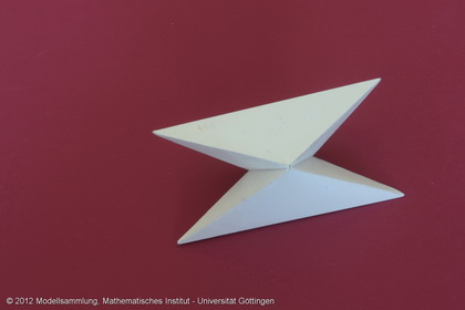 Closed polyhedrons without self-penetration