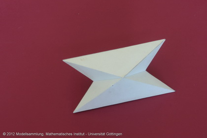 Closed polyhedrons without self-penetration