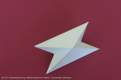 Closed polyhedrons without self-penetration