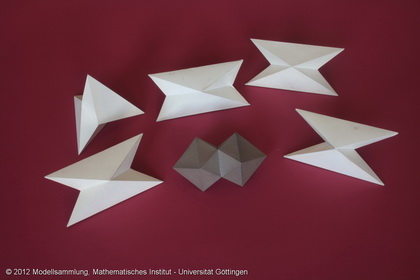 Closed polyhedrons without self-penetration