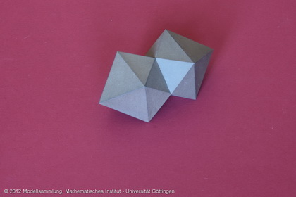 Closed polyhedrons without self-penetration