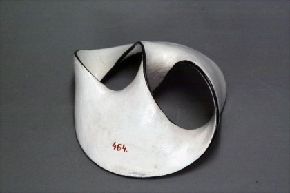 Model of a clover leaf sling with singularity-free surface