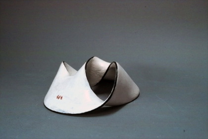 Model of a clover leaf sling with singularity-free surface