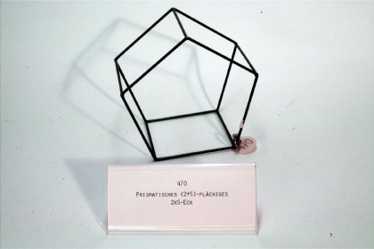 Prismatic polygon with n vertices