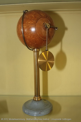 Model from Joukovsky to the Hess' case of precession