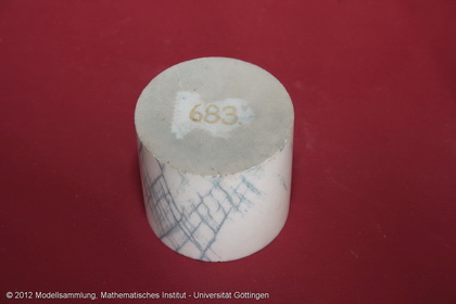 Compression test with a marble cylinder