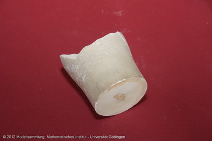 Compression test with a marble cylinder