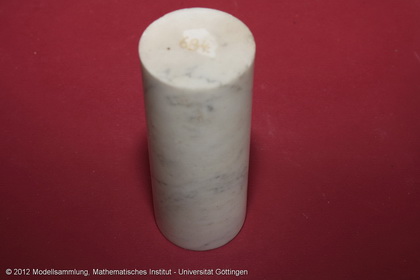 Compression test with a marble cylinder