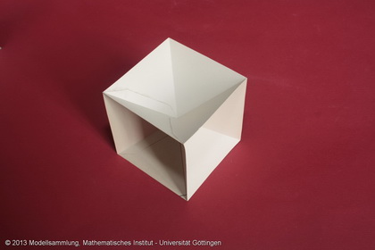 Würfel mit Verbindungsflächen des Schwerpunktes und der Kanten
