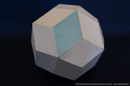Rhombusthirtyflat with the symmetries of the icosahedron group